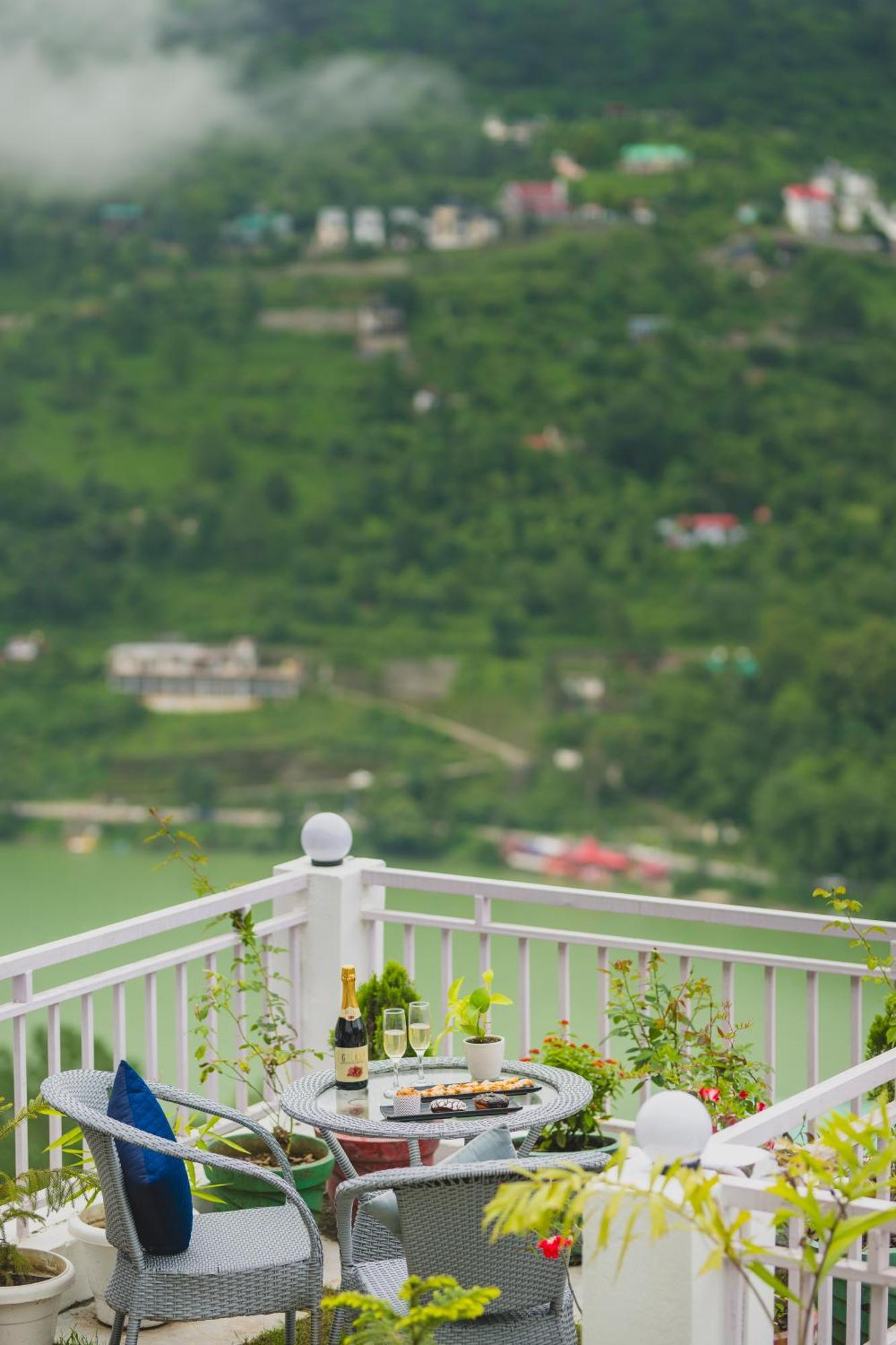Navya Stays Bhimtal Exterior photo